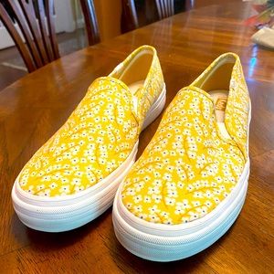 Meds Size 8.5 Soft Terra slip on canvas shoes